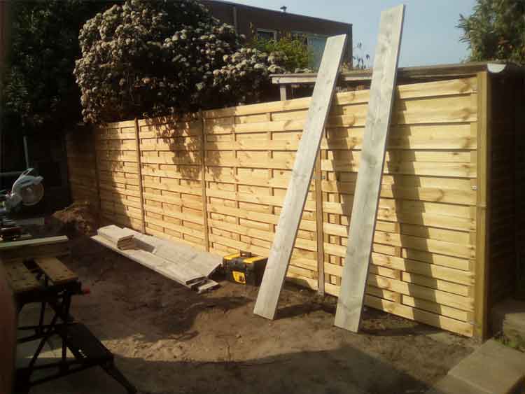 Schutting timmeren en plaatsen